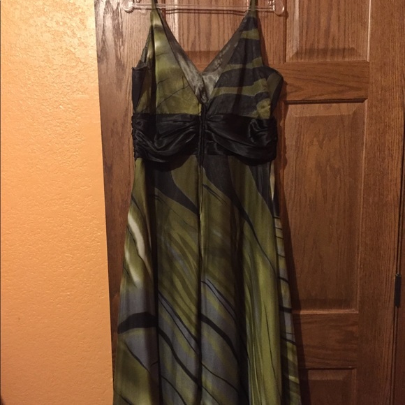 Gorgeous Green Gown - Picture 3 of 4